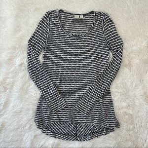 Lucy & Laurel black and white striped oversized scoop neck tunic sweater Sz S